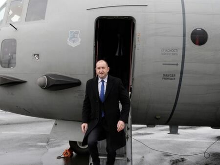 Румен Радев и водената от него делегация пристигнаха в Гърция за предаването на тленните останките на цар Самуил