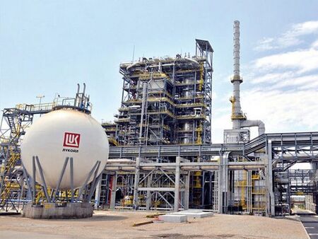 Влиза ли бургаската рафинерия в голямата сделка за „Лукойл“ между САЩ и Русия