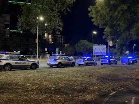 Извънредно! Пожар в бл. 12 в ж.к. „Зорница“ вдигна на крак пожарната и пет патрулни автомобила