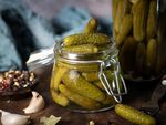 Кисели краставички без грам захар: Тайната да останат твърди и хрупкави