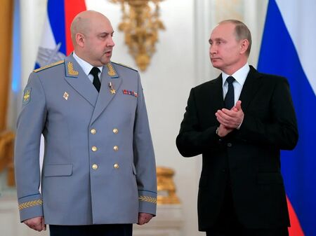 „Генерал Армагедон“ се върна в Москва, Кремъл обмисля нова роля за Сергей Суровикин