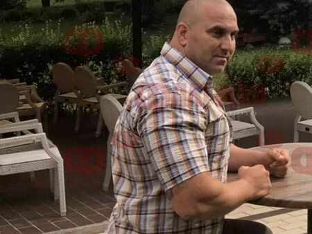 Само във Флагман.бг! Кървава касапница на празника на Димчево: Бургаски бизнесмен опита да убие със сатър двама братя