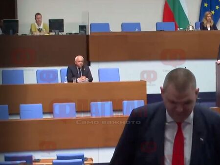 Демерджиев пред парламента за мантинелите и частните полети на Пеевски