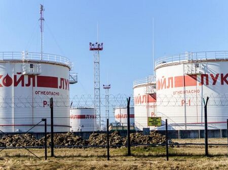 „Карлайл“ се отказа от активите на „Лукойл“, бургаската рафинерия отново е в центъра на сделка за милиарди