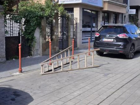 Запазването на паркомясто с туба вече е отживелица, вижте новата „иновация“ в  Бургас
