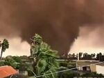 Два водни смерча връхлетяха Сицилия: Коли полетяха в канавки, ранени са и деца