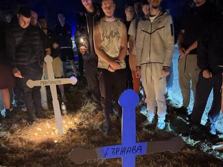 „Четири бели кръста, четири прекъснати живота“: Приятели поискаха истина за трагедията край Плевен