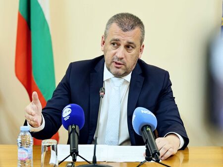 Транспортният министър идва в Бургас за пристанището и Евровизия