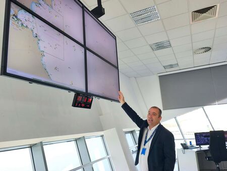 Турски влекач изведе „Емил“ на 65 морски мили от Босфора, опасност за България няма
