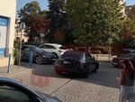 Ударът е бил достатъчно силен, за да отвори въздушната възглавница на Brabus-а, който след сблъсъка останал неподвижен насред натовареното кръстовище