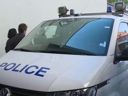 Пико зад волана в Долно Езерово: Спипаха бургазлийка с "Мерцедес" и дрогиран с „Фолксваген Пасат“