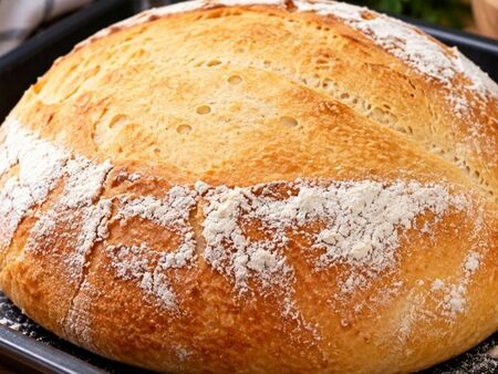Домашен хляб с хрупкава коричка и пухкава среда - лесна рецепта само с 6 продукта