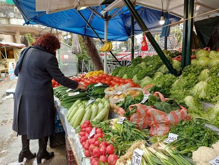 Цените пак тръгнаха нагоре! Тиквички, картофи и салати поскъпват рязко на борсите