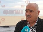 Нека управляващите да не обявяват война нито на едната, нито на другата държава, за да може и ние спокойно да поканим туристи, каза Румен Мончев
