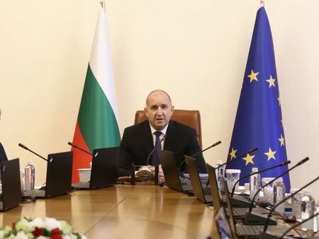 Кабинетът „Радев“ отказа да дава пари за нови оръжия за Украйна