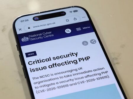 Изкуственият интелект откри пробойни в основите на интернет: Кой е застрашен и защитени ли сме вече?