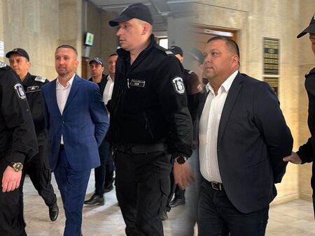 Съдебна охрана конвоира Радослав Ревански и Димитър Гавазов в Бургаския съд, гледат мерките им за неотклонение (ВИДЕО)