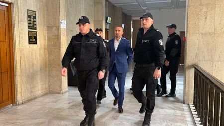 Кой прибирал 35% от поръчките за милиони? Прокуратурата проследява парите, фирмите и близките на Ревански