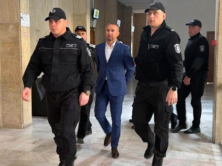 Кой прибирал 35% от поръчките за милиони? Прокуратурата проследява парите, фирмите и близките на Ревански