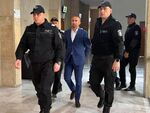 Днес имаше спекулации, че Радослав Ревански - дясната ръка на Делян Пеевски ще стане защитен свидетел по делото. Това още не се случило, а самият той предупреди от Бургас: "Да не се клати етническия мир"
