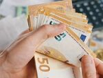 Минимална заплата до 672,80 евро, нови данъци за банки, имоти и мощни коли