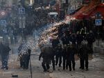 Социалните мрежи "гърмят" от екстремистки послания и заплахи в часовете преди мобилизирането на армията в очакване на утрешните погроми
