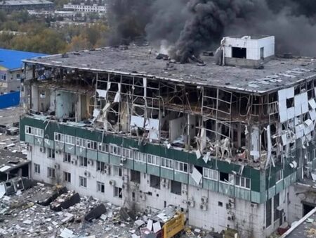 Украйна удари голям руски нефтехимически завод, избухна пожар