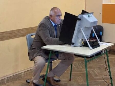 Борисов гласува и отсече: Хората не виждат обединител на нацията, има апатия и страх