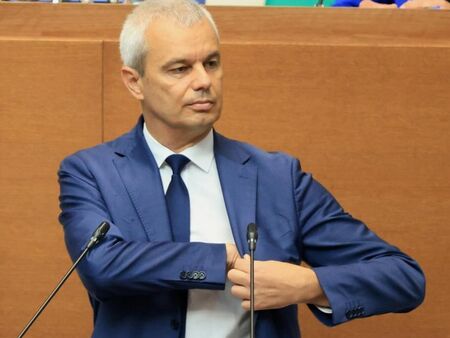 Костадинов коментира резултатите от изборите и ниската активност, не обяви кого ще подкрепи на балотажа