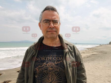 Настават тежки дни за литературата, създавана от Хомо сапиенс