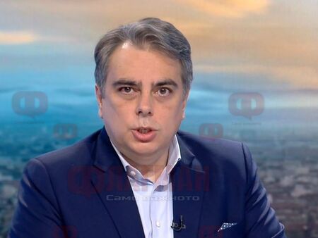 Асен Василев атакува Радев след изборите: Не може да защити България, а плаши хората с война!
