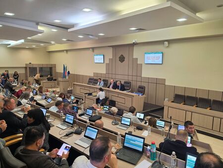 С 37 гласа „за“ Общинският съвет в Бургас прие декларацията срещу обсъжданото сливане на ИАРА с Изпълнителната агенция по горите и евентуалното преместване на седалището ѝ извън морския град