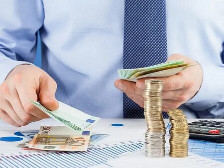 Българите държат над 57 млрд. евро в банките! Спестяванията растат, но с по-бавни темпове