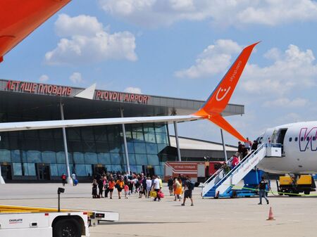 Запор на сметките на Летище Пловдив заради огромни дългове? НАП погна аеропорта за близо 590 хил. евро