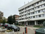 Зад това съоръжение освен офиса на Прогресивна България, който се намира в дъното на снимката останаха и аптека и Easypay