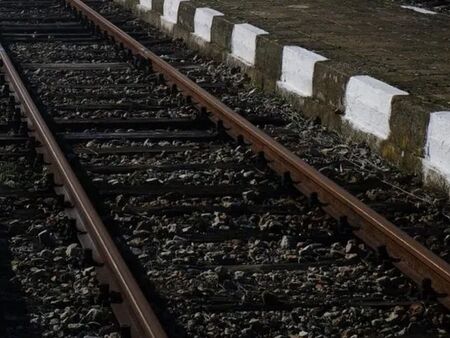 Трагедия край Монтана! Влак влачи 19-годишен младеж, той издъхна в болницата