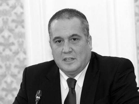 Седмица след разстрела близки и приятели изпращат Слави Бинев в последния му път