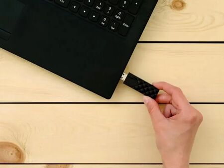 Windows 11 започва да блокира USB устройства и външни дискове от януари